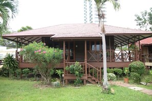 المنشأة من الخارج