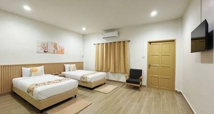 Sleeping Shine by DeliZia Homestay (8-9 Persons)