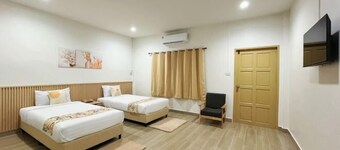 Sleeping Shine by DeliZia Homestay (8-9 Persons)
