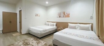 Sleeping Shine by DeliZia Homestay (9-10 Persons)