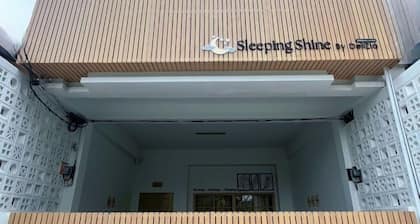 Sleeping Shine by DeliZia Homestay (9-10 Persons)
