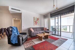 Room - Achziv Beach Haven 3BR Apartment by Sea N' Rent (Nahariyya)