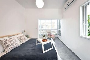 Room - Heart of Tel-Aviv Spacious Stay by Sea N' Rent (Tel Aviv)