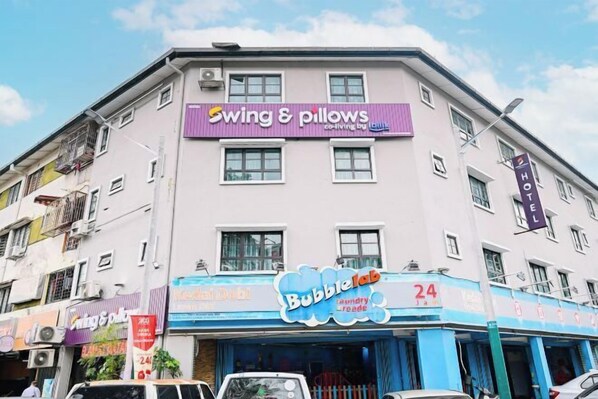 Exterior - Swing & Pillows @ Seri Kembangan (Balakong)