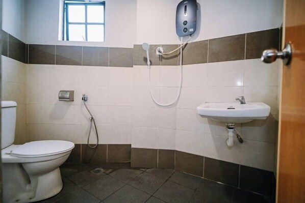 Bathroom - Swing & Pillows @ Seri Kembangan (Balakong)