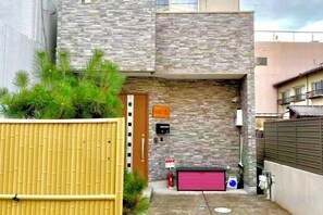 Unclassified image, 3 of 3, button - New cozy House near Kamogawa River　 STAR (Kyoto)