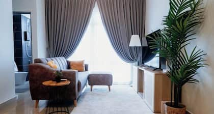 Mount Austin Muji Style 4 pax Deluxe Room