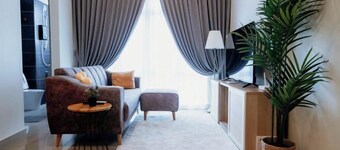 Mount Austin Muji Style 4 pax Deluxe Room