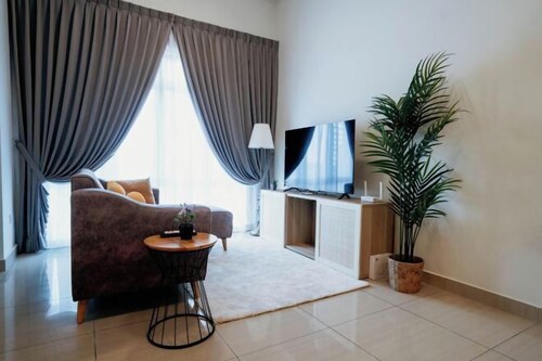 Mount Austin Muji Style 4 pax Deluxe Room