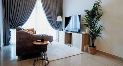 Mount Austin Muji Style 4 pax Deluxe Room