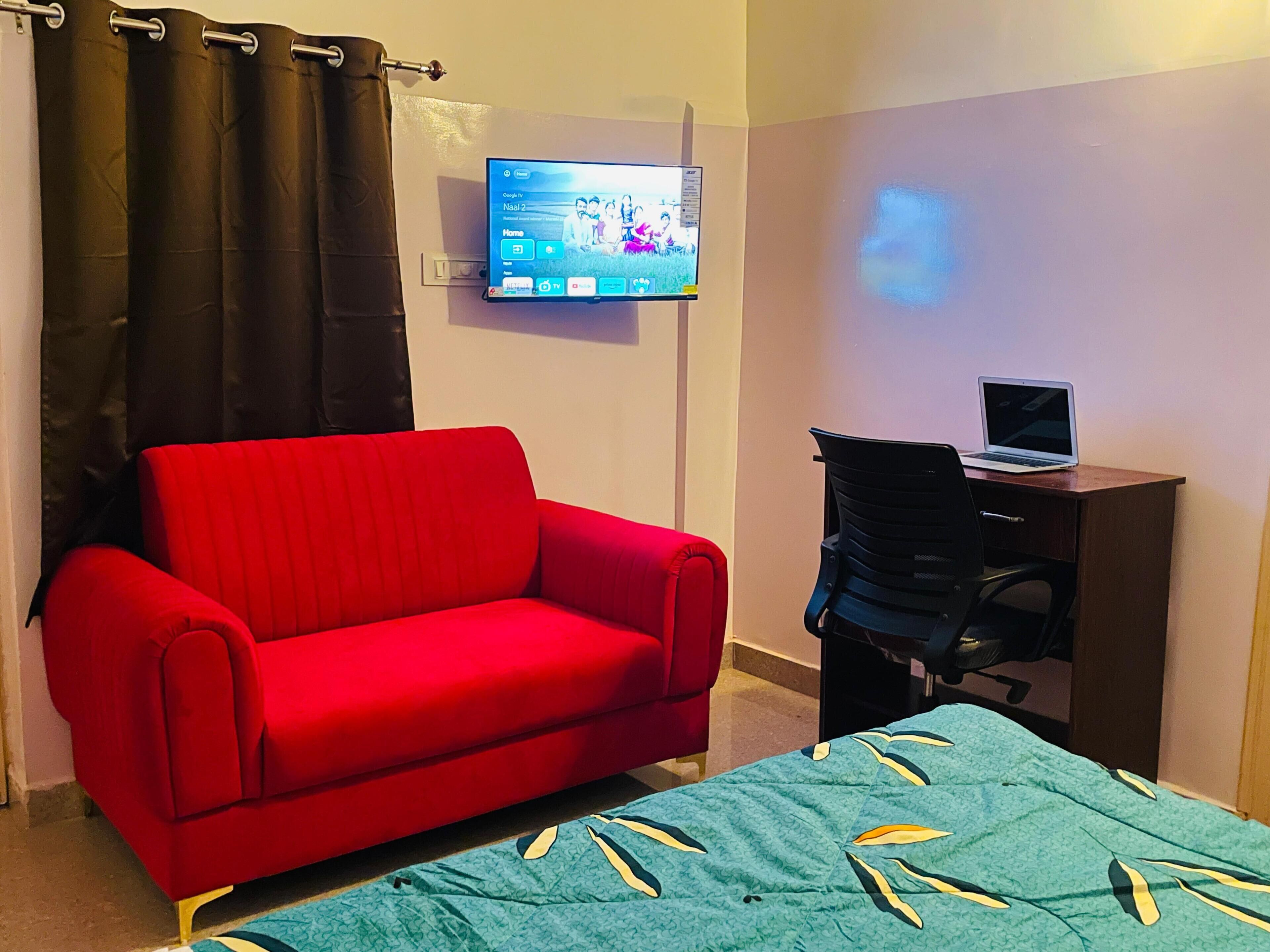 Habitación doble Deluxe, vista a la ciudad | Área de sala de estar