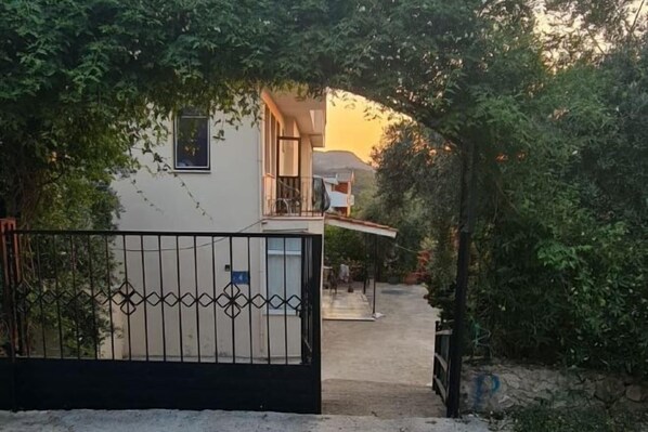 Garden - The Tulip House (Oludeniz Mahallesi)