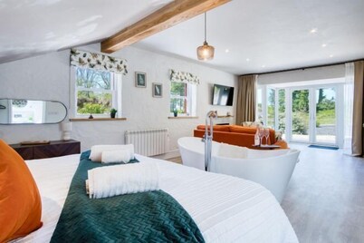 The Pig Stye - 1 Bedroom Studio - Princes Gate