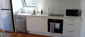 Charming 2-bedroom apartment in welcoming Christchurch with AC