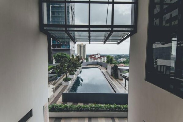 Outdoor pool - Setia Sky88 Pooltable 3BR Near CIQ/KSL/Midvalley (Johor Bahru)