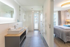 2 Schlafzimmer, Schreibtisch, kostenloses WLAN, Bettwäsche