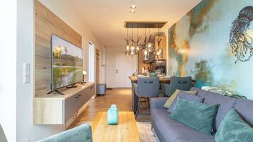 Fernseher, DVD-Player, Stereoanlage