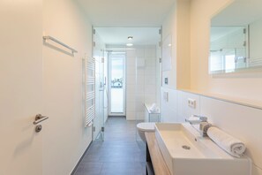 Hårføner og håndklær