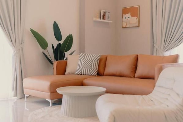 Living area - Spacious French Verdi BY FEEL HOME (Cyberjaya)