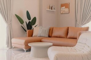 Living area - Spacious French Verdi BY FEEL HOME (Cyberjaya)