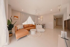 Room - Spacious French Verdi BY FEEL HOME (Cyberjaya)