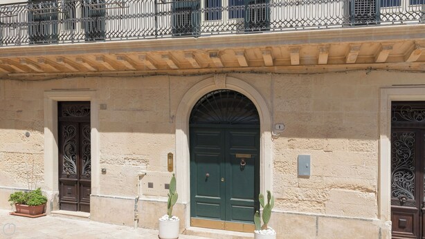 A building facade with two doors, a balcony with wrought iron railings, and potted plants. - Il forno antico - One Bedroom Apartment, Sleeps 4 (Lecce)