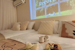 Room - Pin Lights (Seoul)