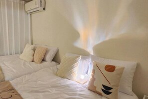 Room - Pin Lights (Seoul)