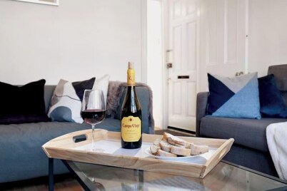 Big Family Home! FREE Parking, Fast WiFi, Garden