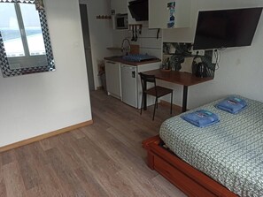 1 chambre, fer et planche à repasser, lit parapluie, Wi-Fi