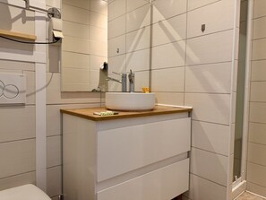 Secador de pelo, toallas