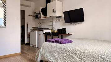 1 bedroom, iron/ironing board, travel cot, WiFi