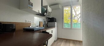 Studio 2 in quiet renovated 2023. Garage