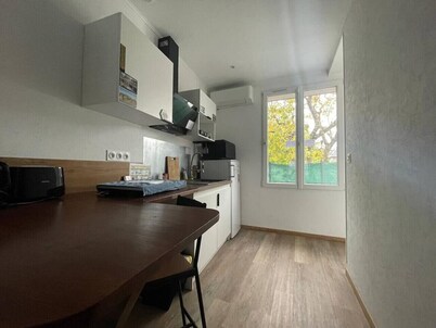 Studio 2 in quiet renovated 2023. Garage