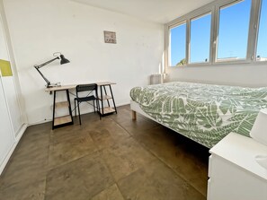 3 bedrooms, desk, iron/ironing board, WiFi