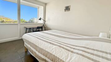 Desk, iron/ironing board, WiFi, bed sheets