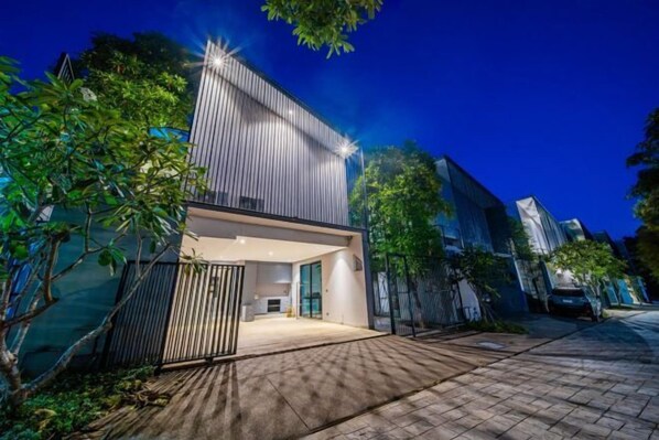 Exterior - Bangtao 3-bedroom modern minimalist style villa WallayaHarmony A10 (Phuket)