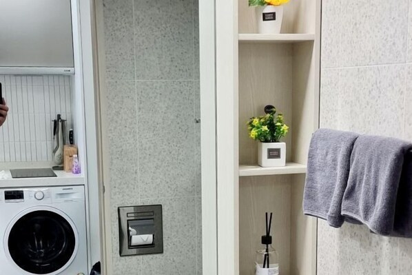 Interior - Lighthouse Beach 1504 (Sokcho-si)