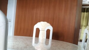 A round table with a marble-like surface and two white plastic chairs. - Centraltesco/ NightSafari/4Bedroom Villa (Chiang Mai)