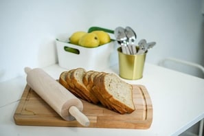 Food and drink - Charming Home in the Heart of Haifa by Sea N Rent (Haifa)