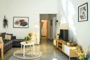 Room - Charming Home in the Heart of Haifa by Sea N Rent (Haifa)