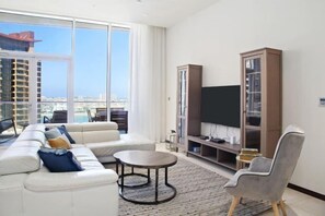 Cribs/infant beds - bnbme Luxury Seaview Retreat with Private Beach (Dubai)