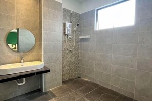 Room - Happiness Stay (20 Pax) With Karaoke, Snooker, Mahjong Table (Ipoh)