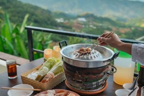 Outdoor dining - Mon Sa Kiang Dao (Mae Rim)