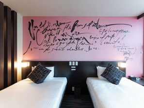 Family Suite, Non Smoking | Desk, free WiFi