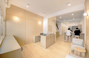 Shared kitchen - The Ostel Hostel Bangkok (Bangkok)