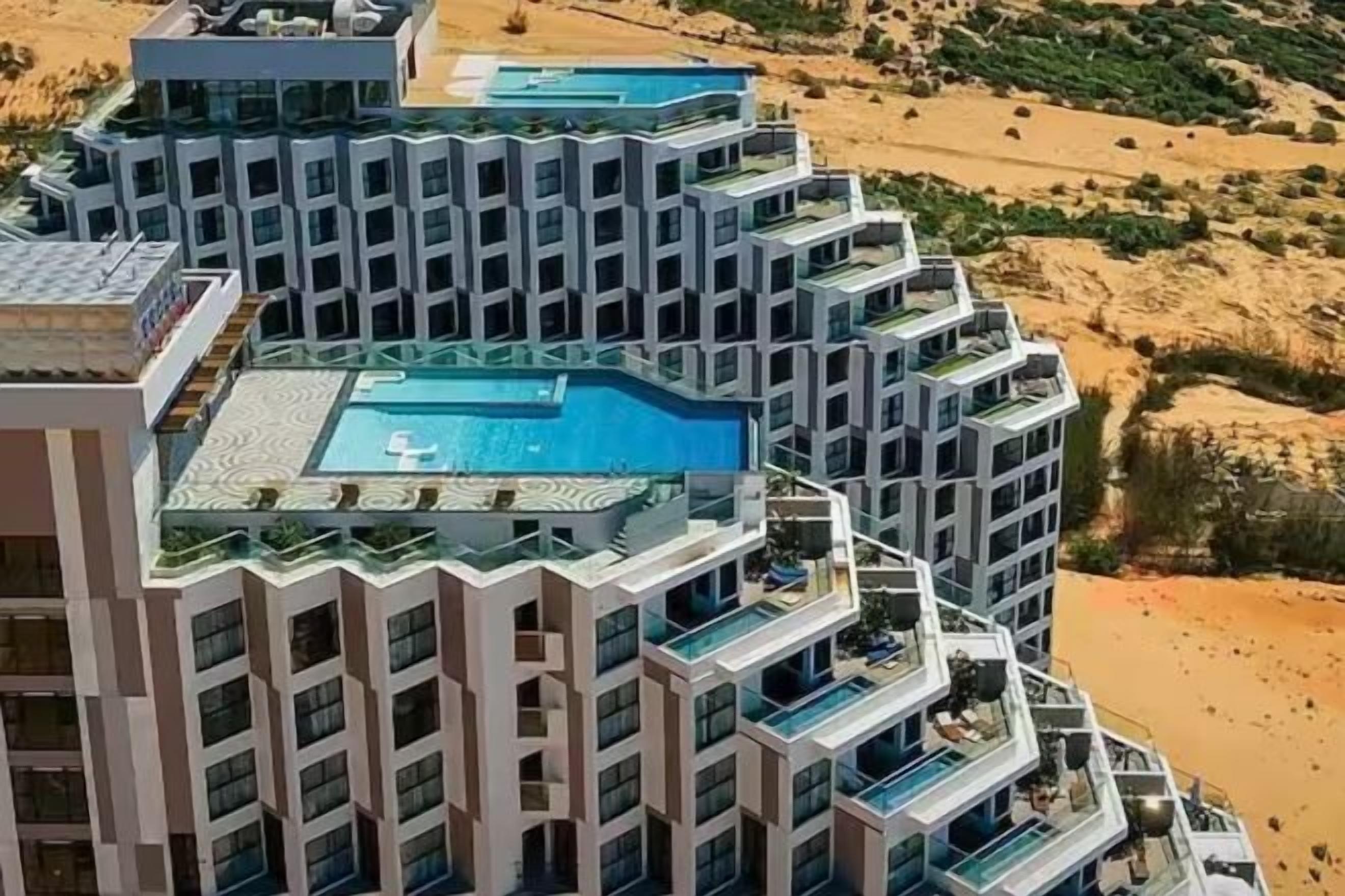 Hồ bơi ngoài trời