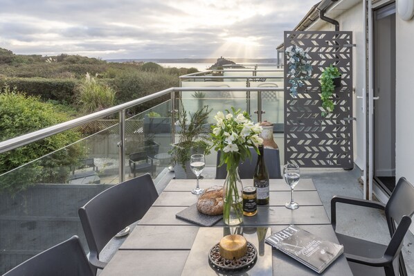 تناول الطعام بالخارج