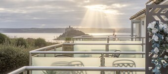 Walk to Beach - Sea View - Free Parking -Free WiFi