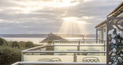 Walk to Beach - Sea View - Free Parking -Free WiFi